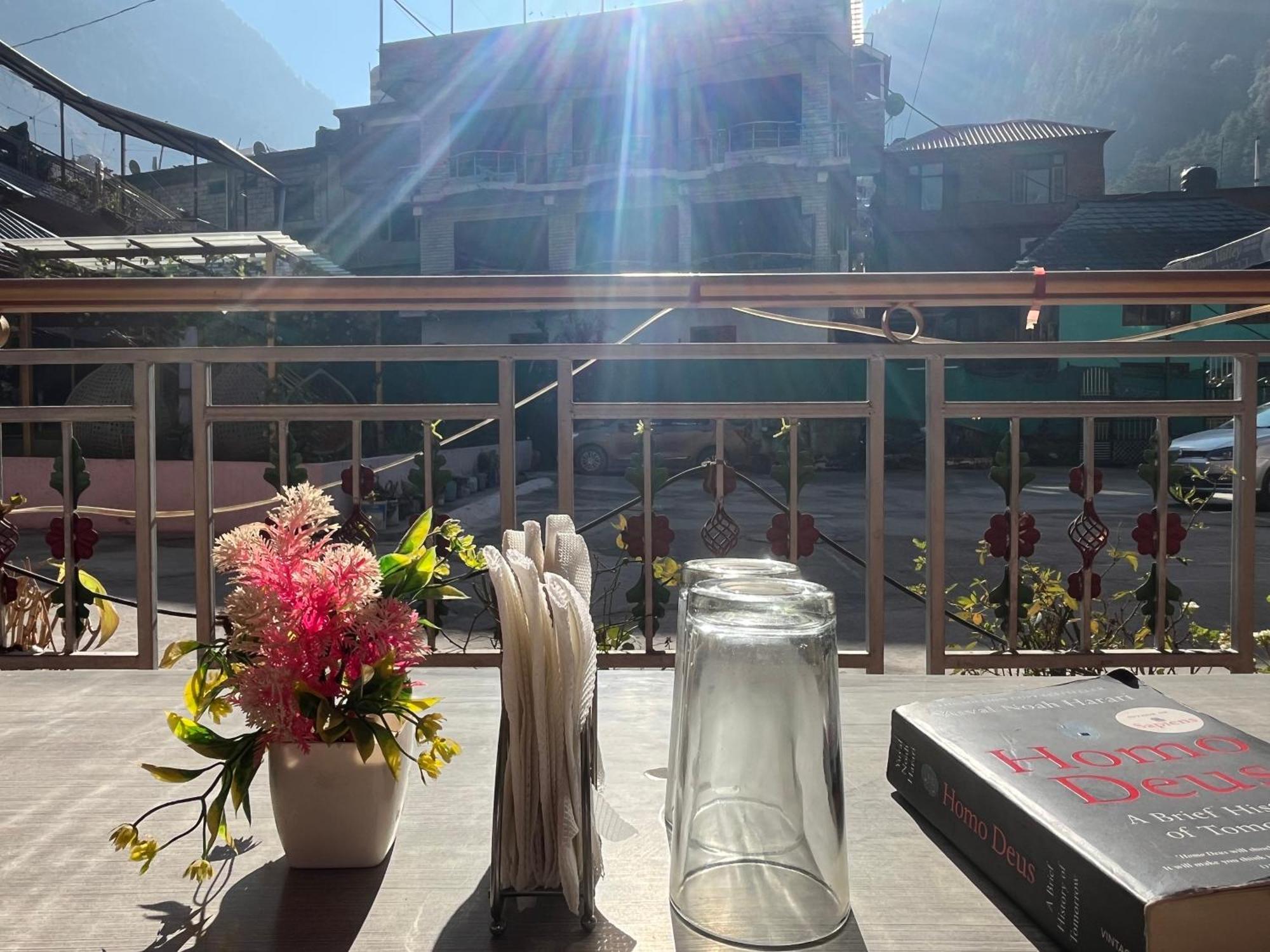 Hotel Dream Valley Kasol #Near Mall Road #River View #Parking #Gaming Zone #Open Terrace #Restaurant Exterior photo