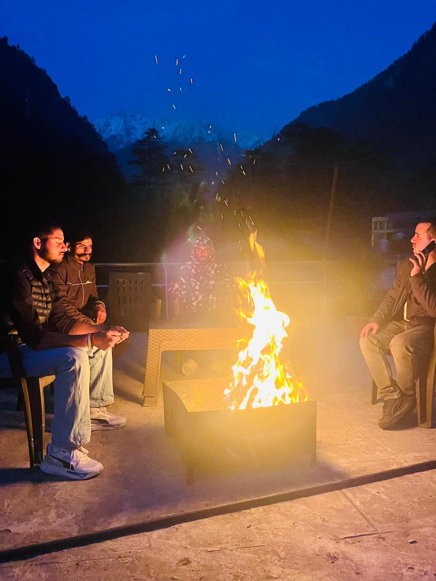 Hotel Dream Valley Kasol #Near Mall Road #River View #Parking #Gaming Zone #Open Terrace #Restaurant Exterior photo