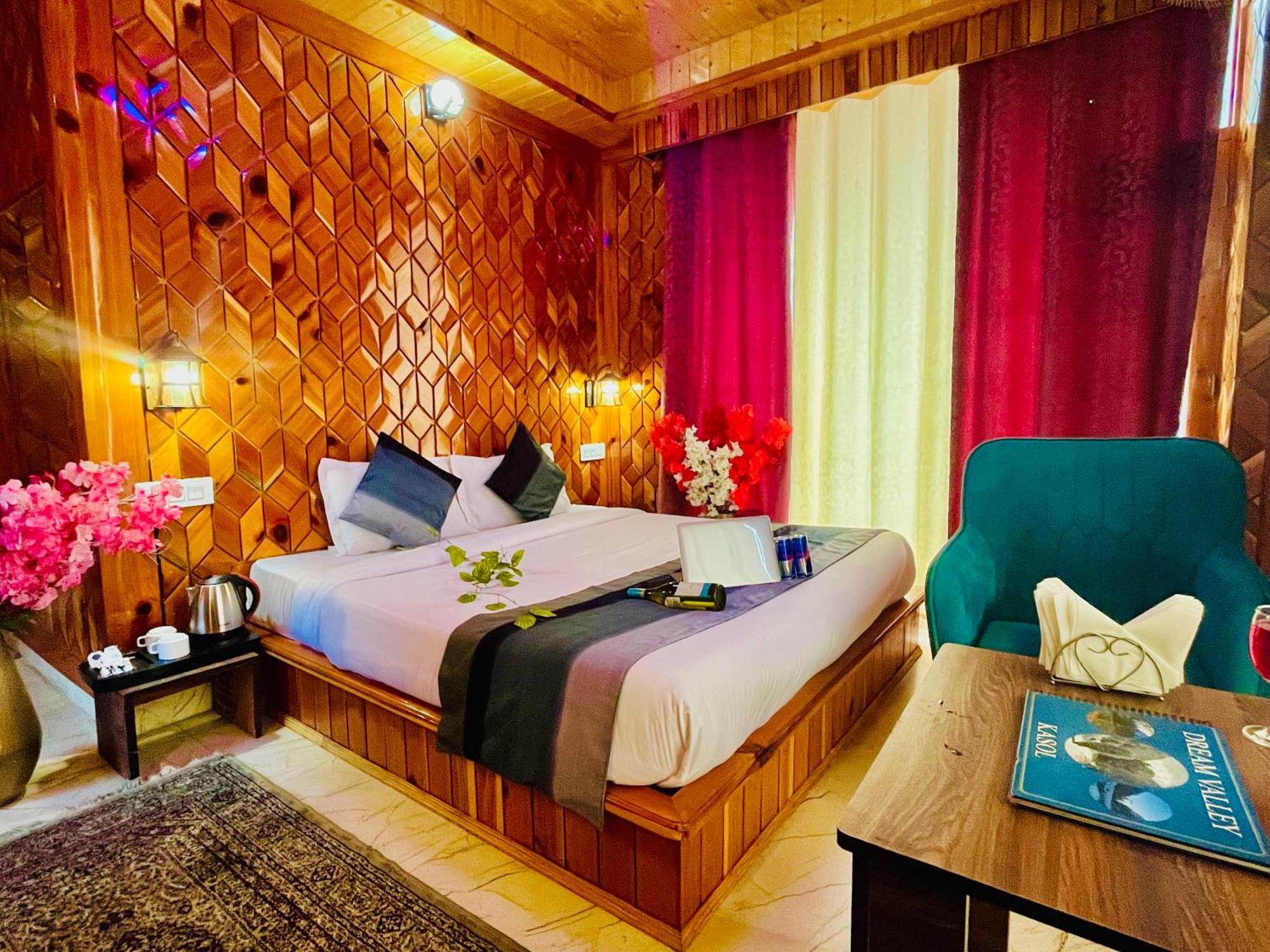 Hotel Dream Valley Kasol #Near Mall Road #River View #Parking #Gaming Zone #Open Terrace #Restaurant Exterior photo