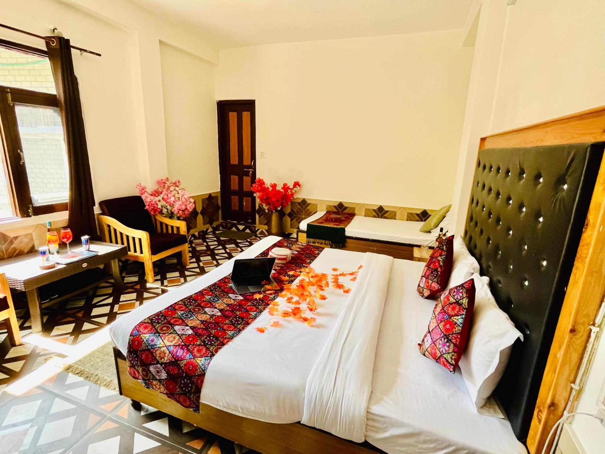 Hotel Dream Valley Kasol #Near Mall Road #River View #Parking #Gaming Zone #Open Terrace #Restaurant Exterior photo