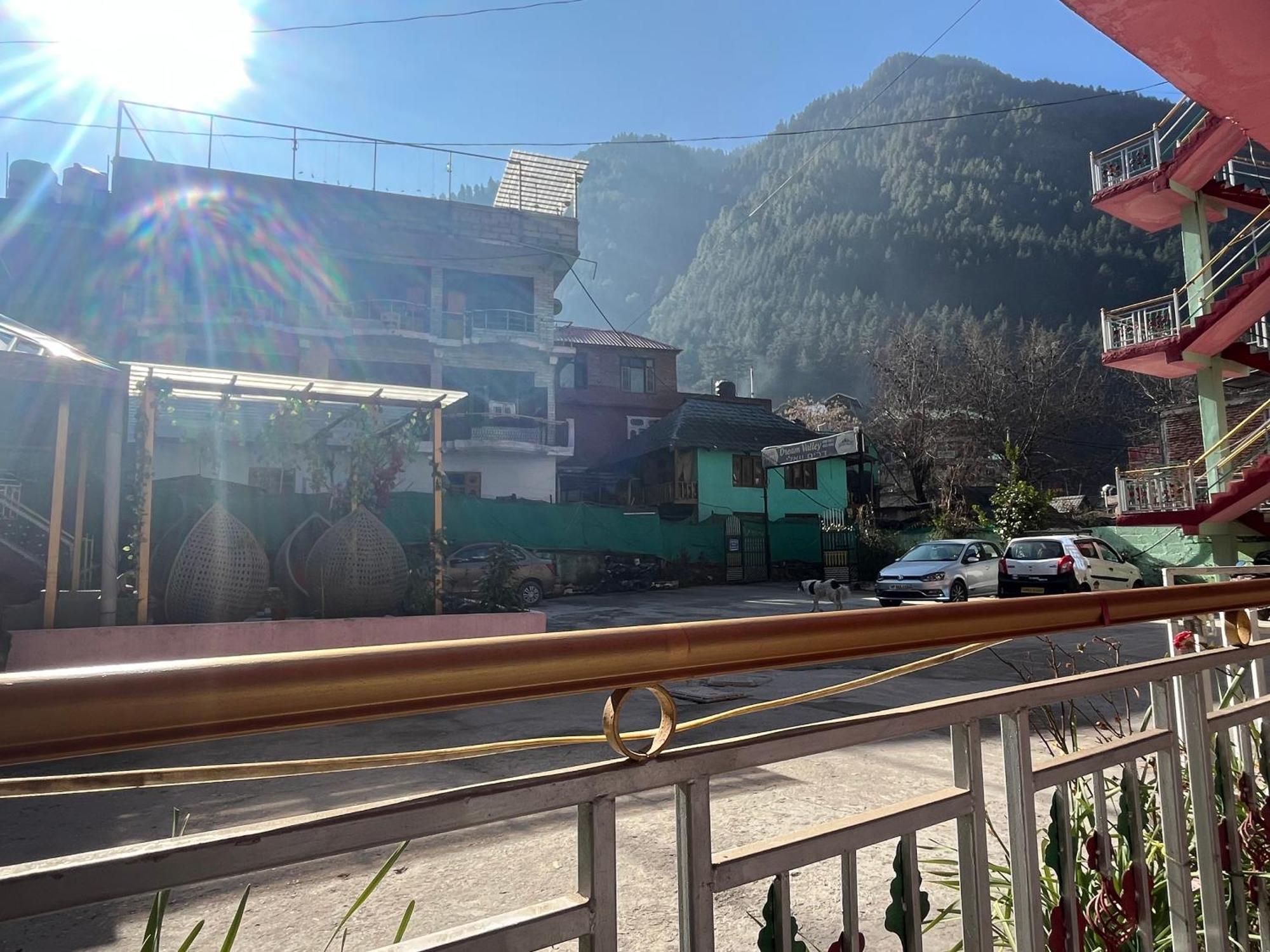 Hotel Dream Valley Kasol #Near Mall Road #River View #Parking #Gaming Zone #Open Terrace #Restaurant Exterior photo