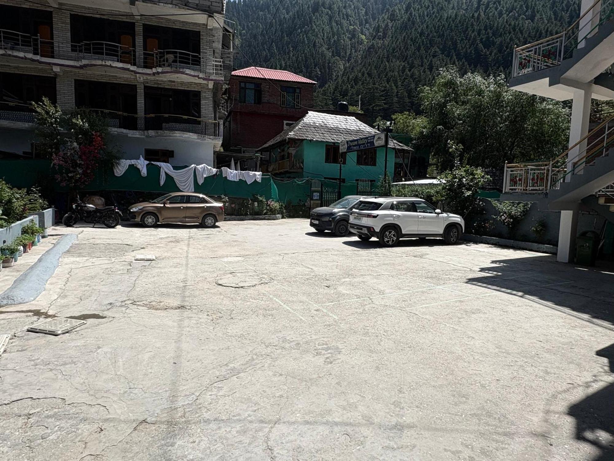 Hotel Dream Valley Kasol #Near Mall Road #River View #Parking #Gaming Zone #Open Terrace #Restaurant Exterior photo