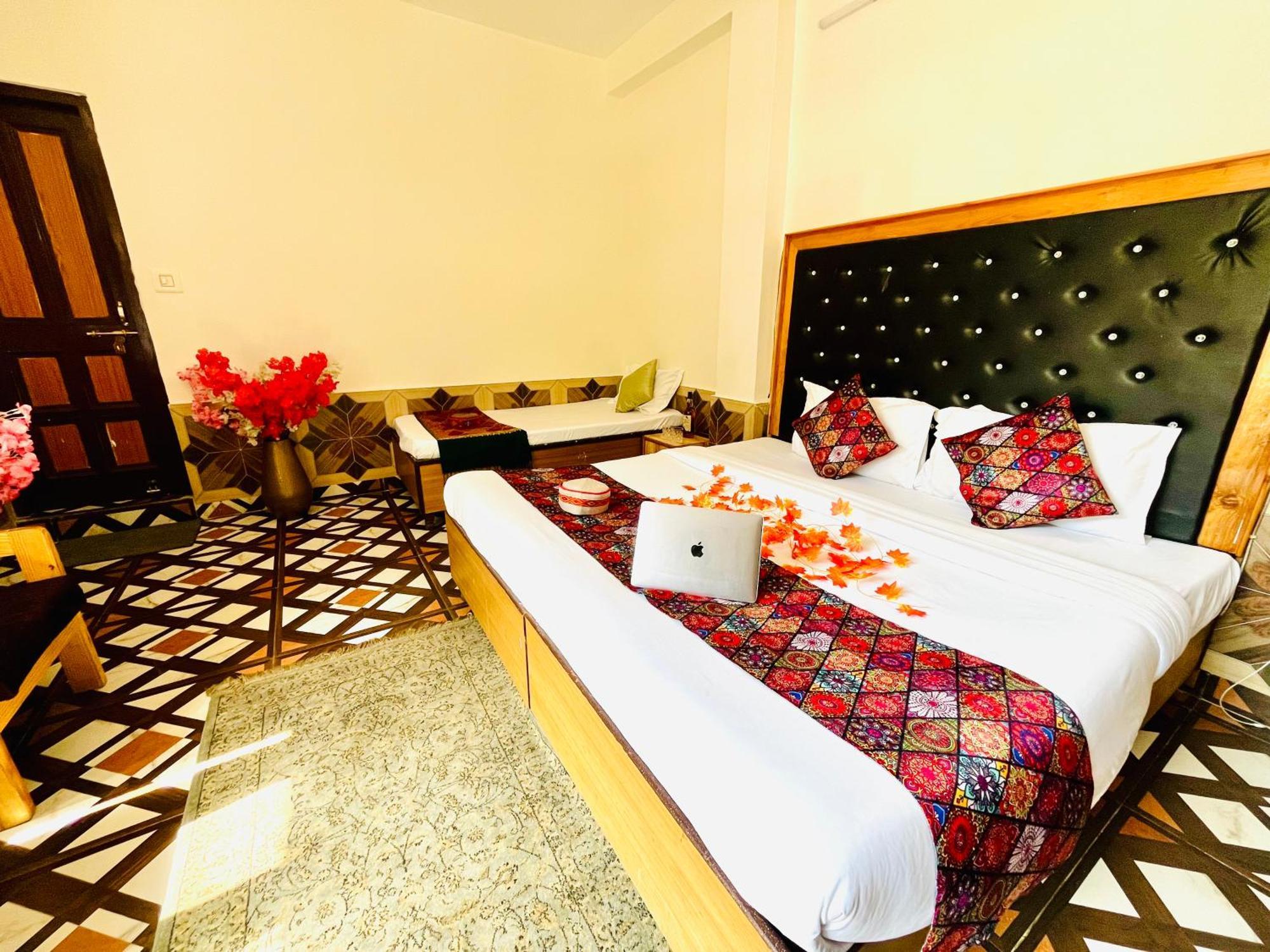 Hotel Dream Valley Kasol #Near Mall Road #River View #Parking #Gaming Zone #Open Terrace #Restaurant Exterior photo