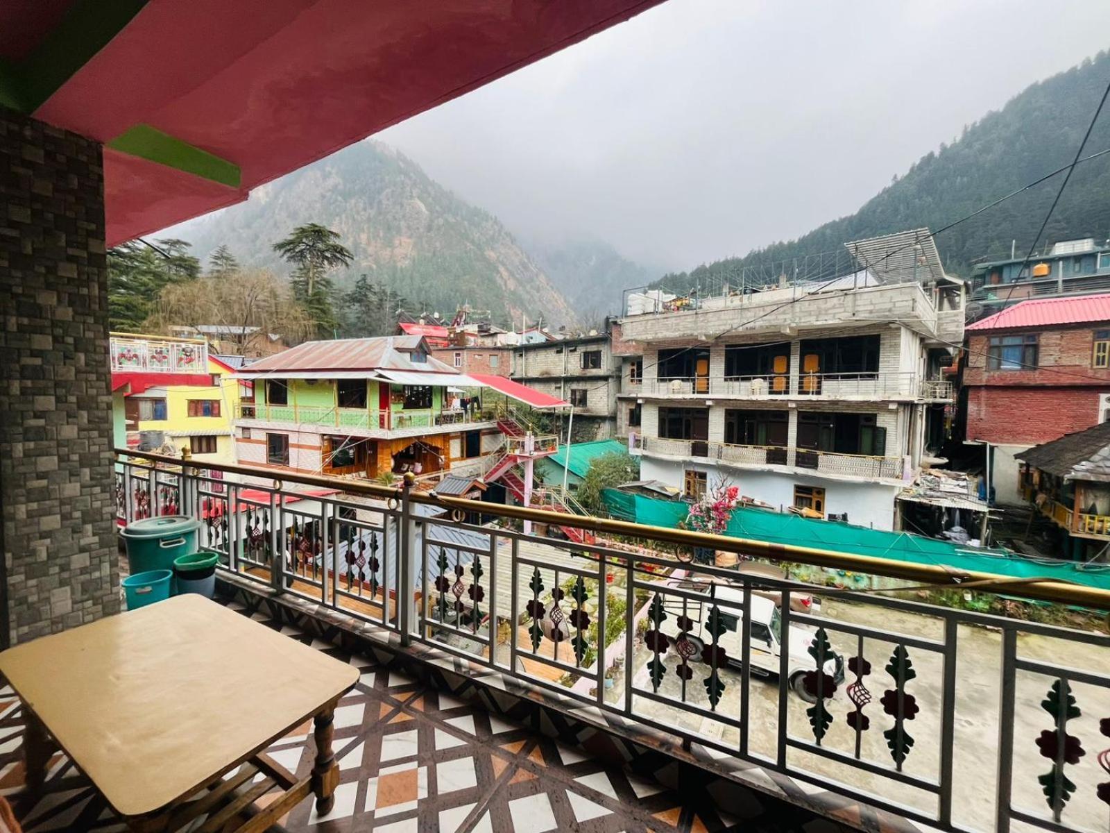 Hotel Dream Valley Kasol #Near Mall Road #River View #Parking #Gaming Zone #Open Terrace #Restaurant Exterior photo